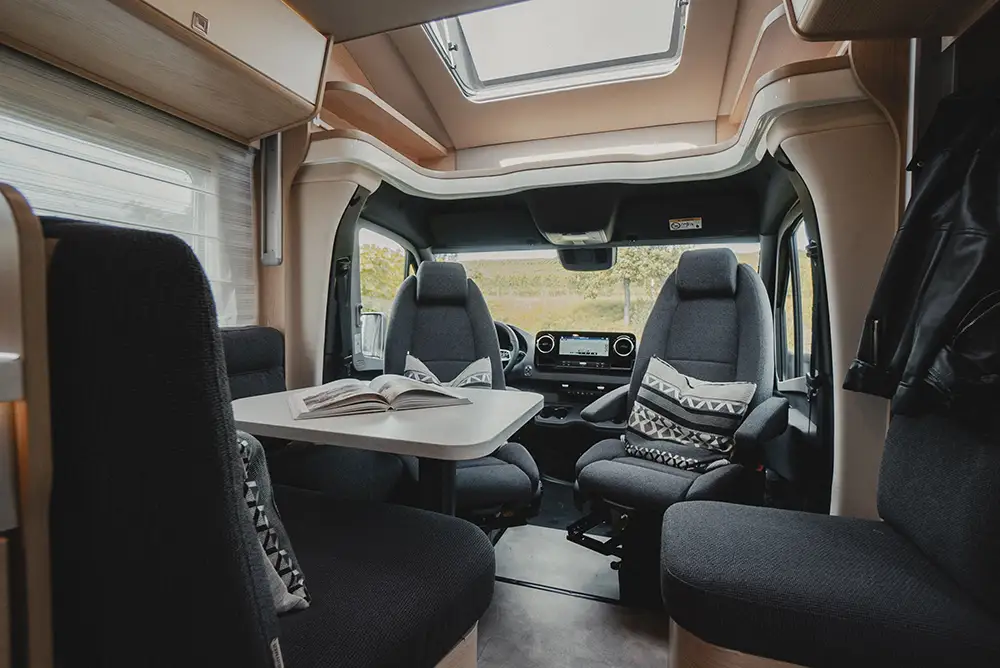 Die neue Blackline-Edition der Hymer B-Klasse Sitzgruppe