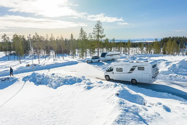 Perfekte Begleiter für den Winter: Wohnwagen und Reisemobile von Hobby